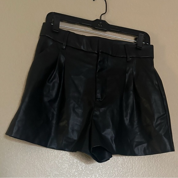 ZARA BLACK FAUX LEATHER PLEATED SHORTS - Picture 2 of 4